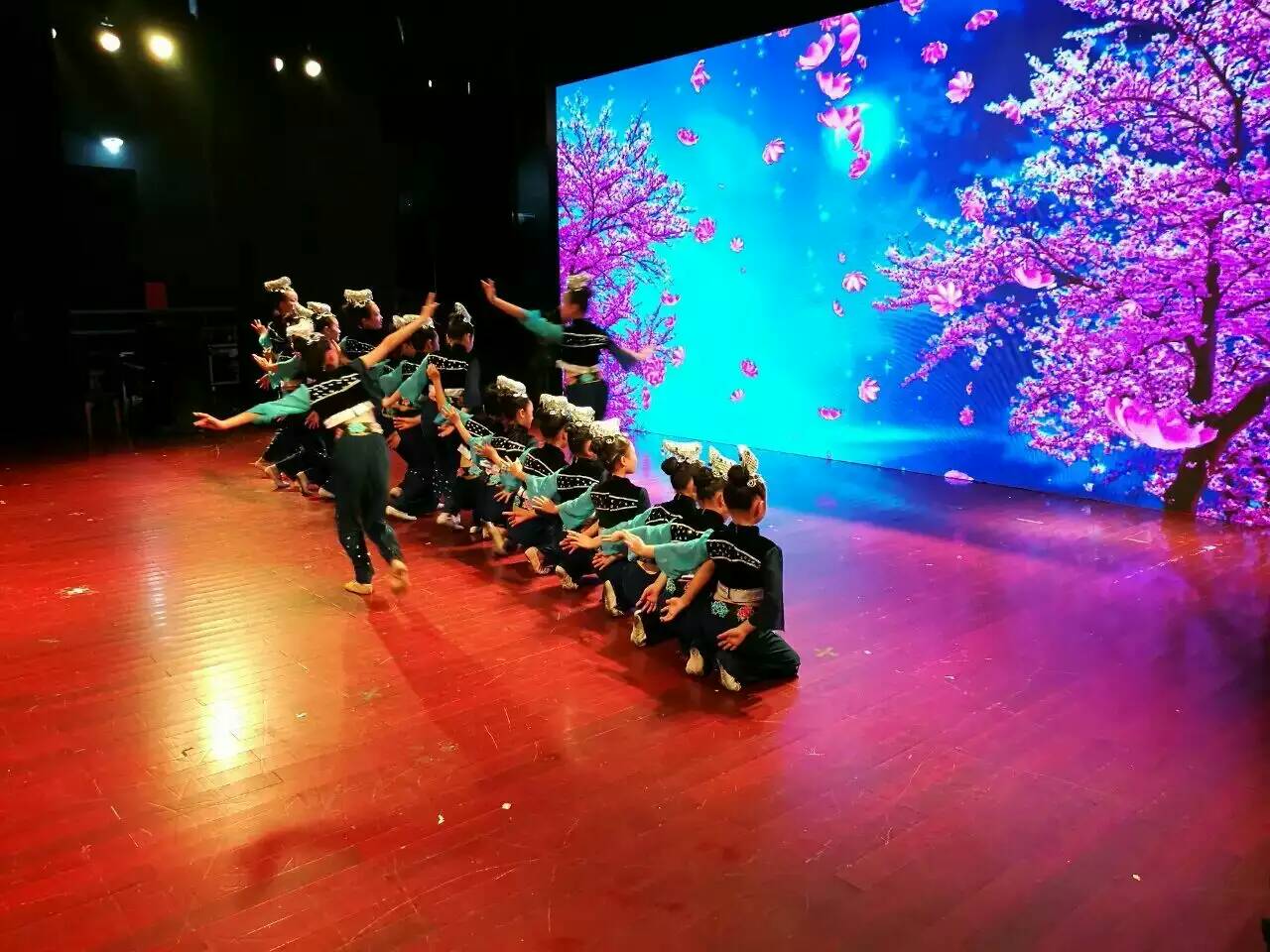 杭州桁架租赁，杭州桁架背景